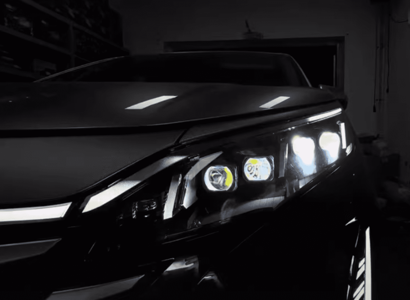 Xevaban.com ở 214 Giải Ph&oacute;ng l&agrave; đơn vị chuy&ecirc;n cung cấp phụ kiện oto, đồ chơi oto,&nbsp;đồ chơi byd m9,&nbsp;phụ kiện byd m9, xevaban, 214 giải ph&oacute;ng, đ&egrave;n pha laser m9, n&acirc;ng cấp đ&egrave;n pha laser m9, đ&egrave;n pha si&ecirc;u s&aacute;ng m9, độ đ&egrave;n pha laser m9.